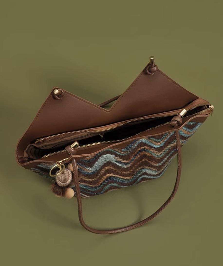 Retro Zigzag Wool Tote Bag with Plush Keychain – Vintage Chevron Handbag for Women