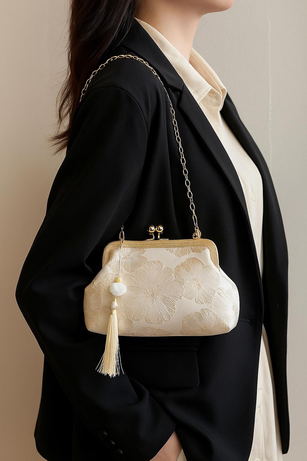 Elegant Vintage Oriental Jacquard Clutch Bag with Tassel – Pearl Handle & Chain Shoulder Strap