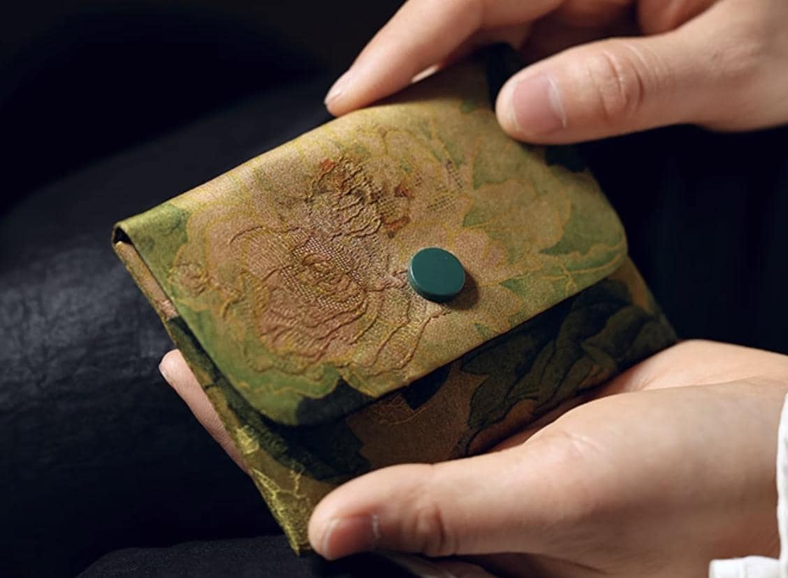 Handmade Silk Brocade Card Wallet – Chinese Embroidery Elegance, Ideal Gift for Her