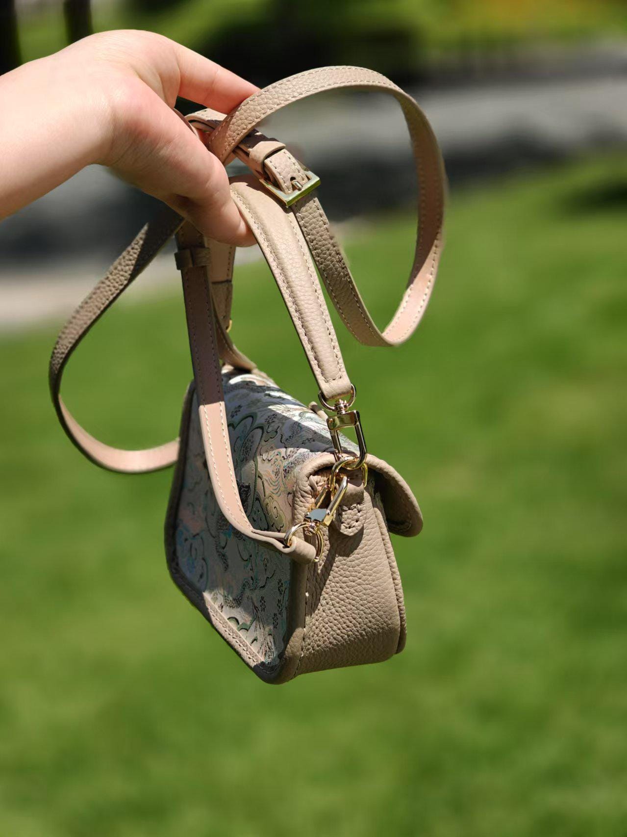Oriental Embroidered Dragon Brocade Shoulder Bag – New Chinese Style, Vintage Buckle Design, Elegant Crossbody Purse